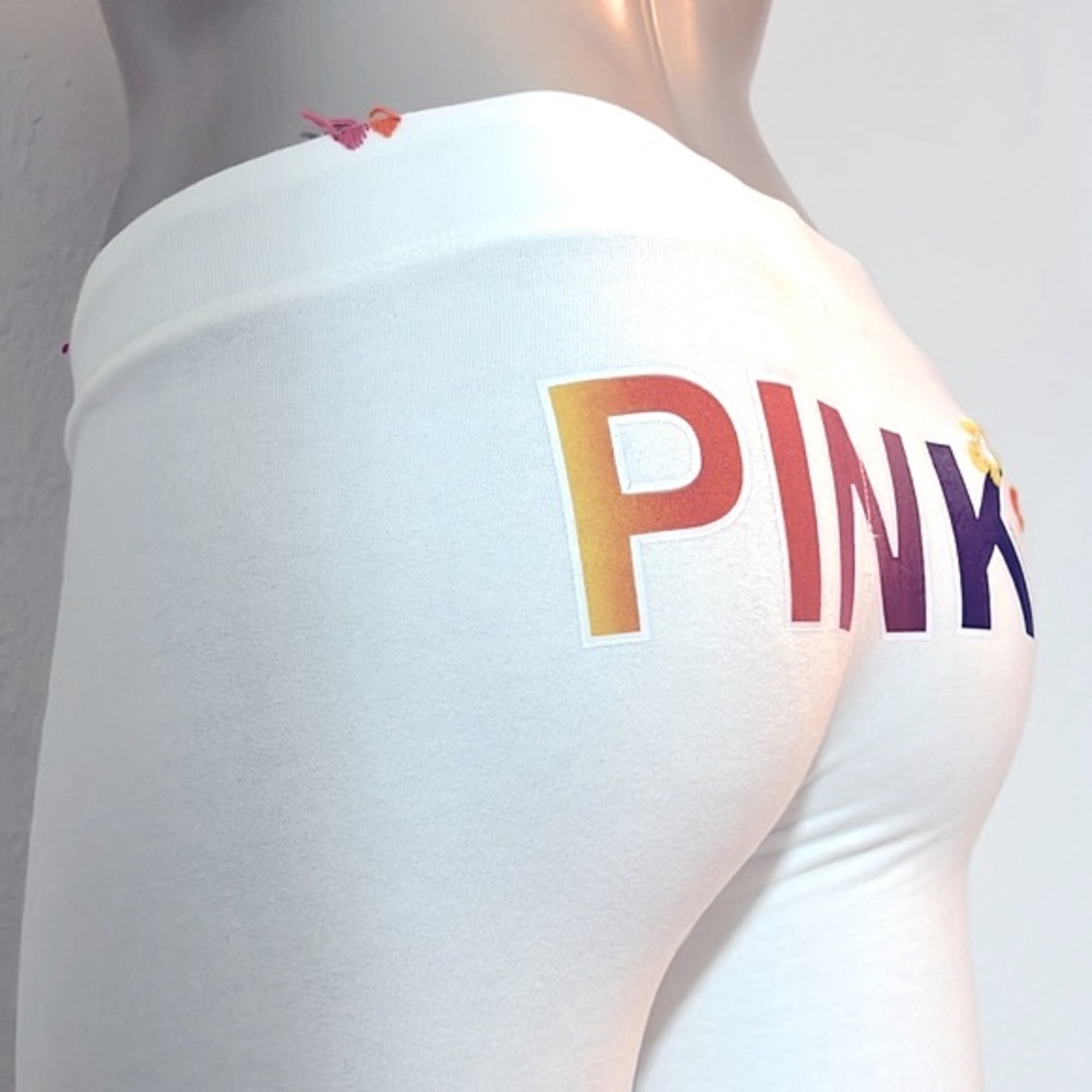 White joggers with VS Pink colored logo
PINK Victoria's Secret Size Extra Small